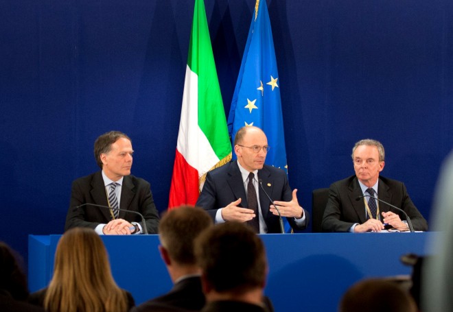 Bruxelles,Enrico Letta e Enzo Moavero Milanesi al briefing con la stampa dopo il Consiglio Europeo su energia e e lotta all'evasione fiscale