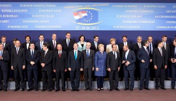 Enrico Letta nella "foto di famiglia" del Consiglio UE del giugno 2013